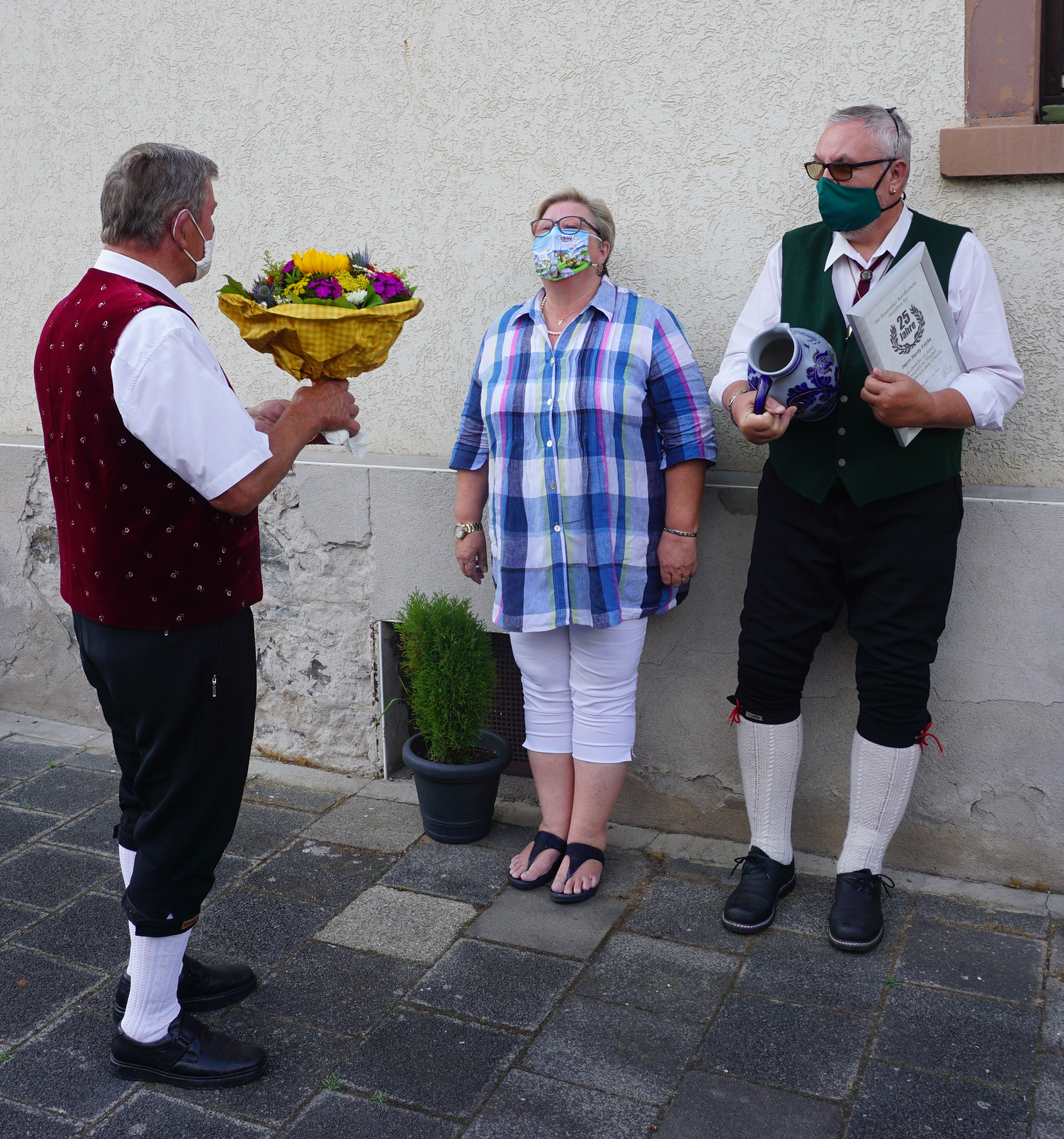 Blumen für die Frau des Kerbborsche Blumen für die Frau des Kerbborsche